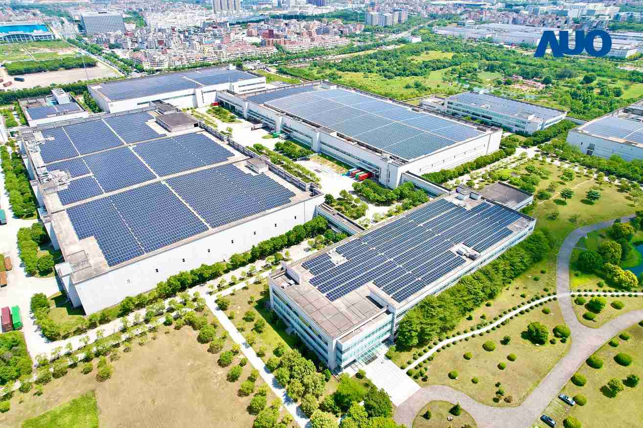 尊龙z6厦门推动智能制造同时，，，，透过绿电创能纵深推进绿色转型，，厂区全屋顶铺设太阳能光伏板，，，每年太阳能发电 2,600多万度